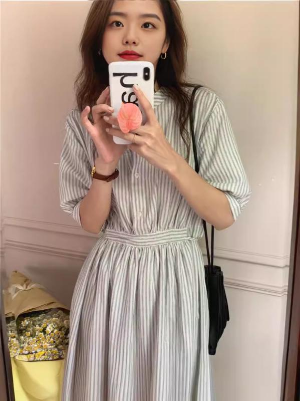 ワンピース 女性用 春夏 連衣裙 ストライプ柄 コットン混紡 ポリエステル混紡 吸湿速乾 接触冷感 Aライン ロング丈 ミドルウエスト ウエストコード ラウンドネック ショートスリーブ ストレートシルエット シンプル 韓国風 カジュアル 日常使い 通勤対
