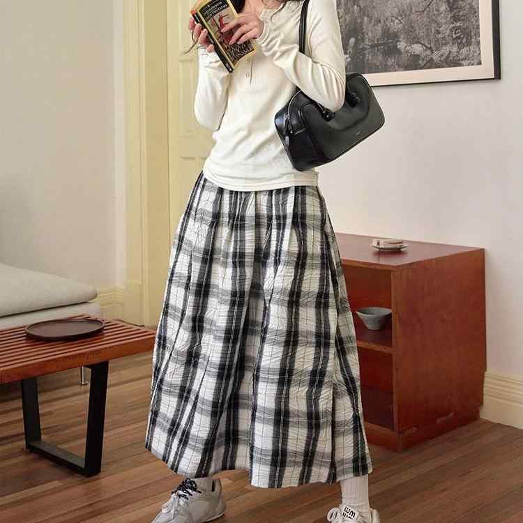 スカート 女性用 春季 黒白 チェック柄 プリーツ 高腰 ミドル丈 ハーフスカート ゆったり シルエット 気質 通勤 都市スタイル アクネレート 織り マイクロストレッチ 軽量 再生繊維 ミックス ビジネス カジュアル 普段使い