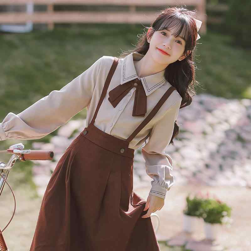 レディース 長袖 シャツ 背広スカート セット 学院風 かわいい 甘め コーデ ミックスカラー 綿混 ポリエステル 混紡 素材 コットン 風合い 柔らか 肌触り 杏色 シャツ ブラウン スカート 中長丈 膝下 丈 フレッシュ スタイル 春夏 シーズン 普