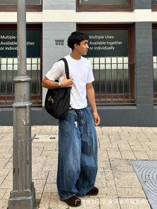 デニムパンツ メンズ レディース 日系 復古 ゆったり ワイドレッグ ロングパンツ ストレートレッグ 水洗加工 コットン素材 ミッドライズ ボタンフライ ノンストレッチ ボタン装飾 シワ加工 ウォッシュブルー カジュアル 普段使い 通勤 秋冬 ユニセック
