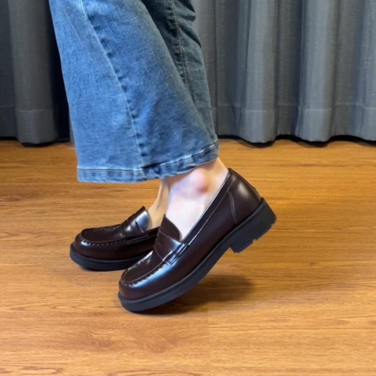 女子 ローファー 靴 JK 制服 女子用 黒 ローカット 丸頭 粗中ヒール 厚底 ソフトソール PU レザー 修面加工 純色 低筒 浅口 粘着製法 ルーズフィット キャンパススタイル 休日着こなし 柔軟素材 超細繊維 ライニング ラバー アウトソール 快