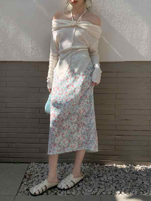レディース スカート 花柄 フレッシュフラワー プリント 赤 黄色 ハイウエスト 修身 スリムフィット Aライン ミディ丈 中長 スリット 開き 透視 シースルー 韓国風 日韓 カジュアル 普段使い ポリエステル ポリ 繊維 軽量 柔らか 肌触り 春夏