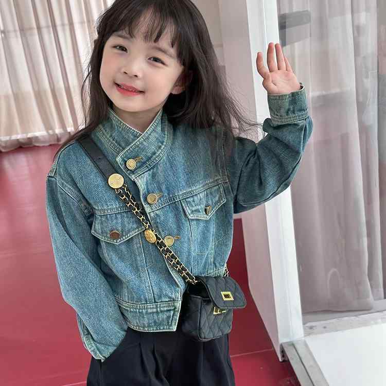 キッズ 女の子 デニム ジャケット 春 春夏 トップス 短丈 立襟 水洗い加工 柔軟素材 長袖 単排ボタン 切り替えデザイン 伸縮性 吸湿速乾 軽量 普段使い 休日コーデ ユニセックス シンプル スタイリッシュ かわいい 子供服