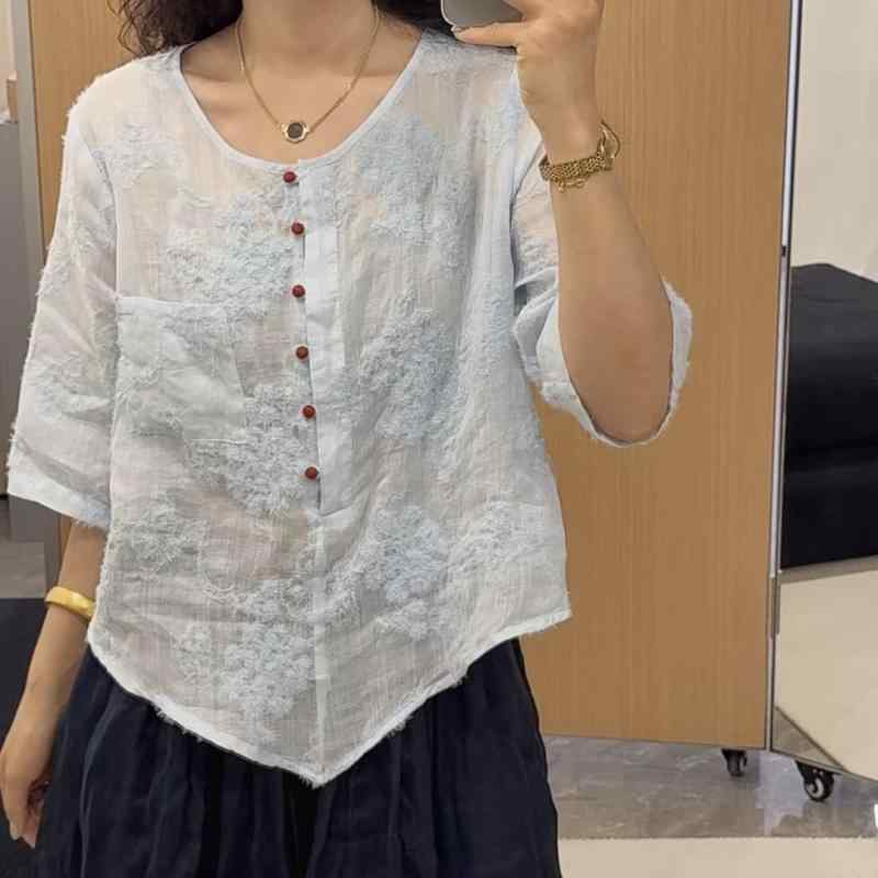 シャツ 女性用 刺繍 花柄 ラムズ麻 接触冷感 トップス 半袖 丸首 ワイドシルエット ゆったり 植物 モチーフ 刺繍加工 春夏 ライトブルー ホワイト イエロー カジュアル 普段使い 通勤 通年 吸湿速乾 軽量 伸縮性 再生繊維 混紡 花卉 柄 ゆった(x3)