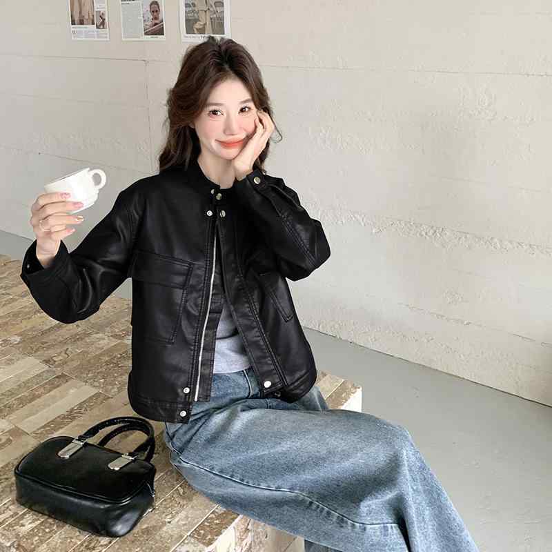 レディース 春夏 ジャケット 皮革風 アウター 短丈 モーターサイクルジャケット ヴィンテージ シンプル 港風 トレンド コート 革ジャケット 立襟 ポケット 春 2025 フェイクレザー ブラウン ブラック アイボリー ルーズフィット 長袖 ジップアッ