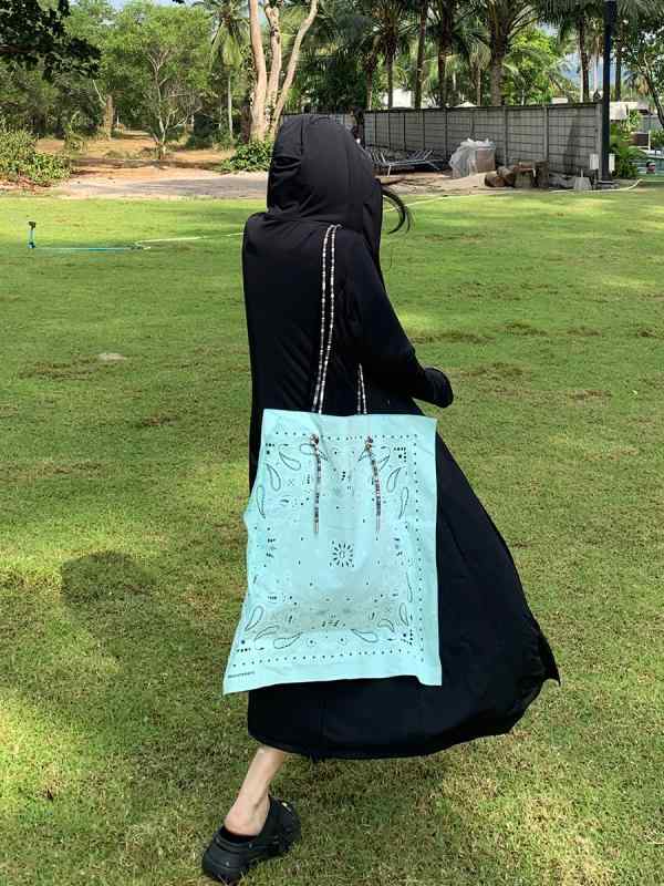 防晒服 女性用 長袖 ロング丈 収腰型 黒 グレー アイボリー 接触冷感 透気性 吸湿速乾 UPF50+ 紫外線カット 薄手 ナイロン ストレッチ ジッパー フルレングス カジュアルスタイル 普段使い アウトドア