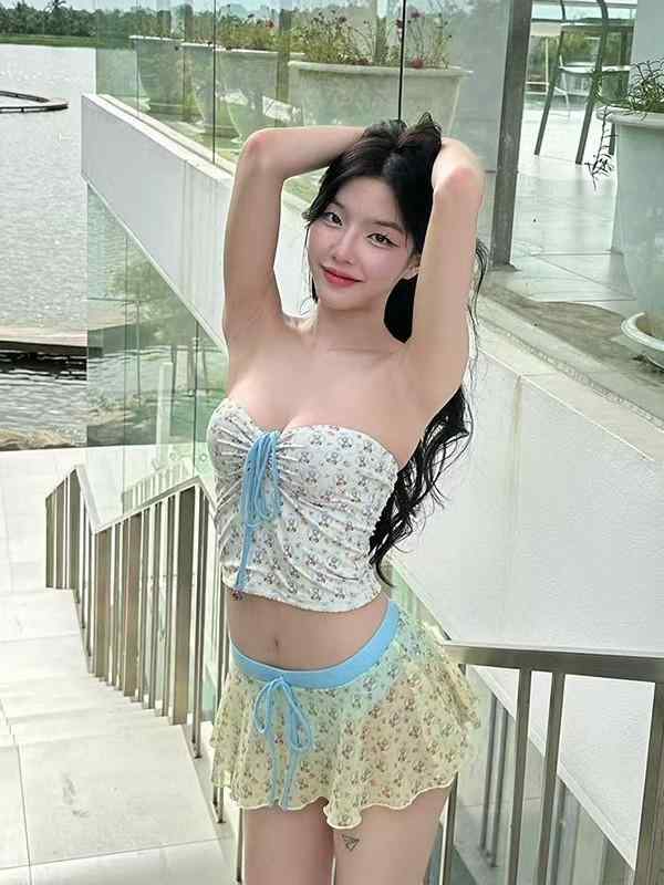 ビキニ 女性用 三点セット 分体 スイムウェア 純色 高腰 フラワー柄 セクシー タイト 背中開き 高伸縮 耐久 小清新 控えめ 接触冷感 吸湿速乾 軽量 ジャカード ナイロン スパンデックス 花柄 カラー 無袖 三角パンツ ビーチ バケーション スイミ