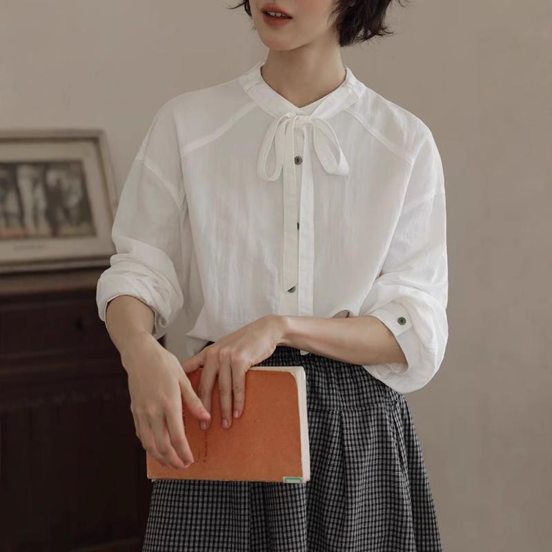 シャツ レディース 長袖 紐付き デザイン トップス 織錦 素材 韓国風 ストリート スタイル 春季 白 ルーズフィット 普通丈 ラウンドネック シングルブレスト シンプル レイヤリング 内側 インナー スリム効果 多用途