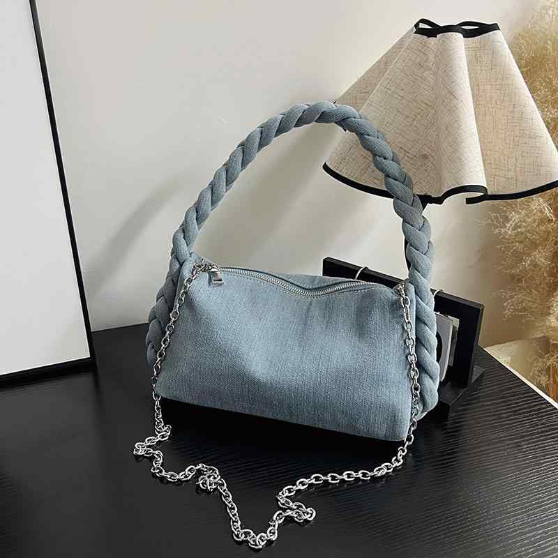 ショルダーバッグ 女性用 牛仔布 デニム素材 クロスボディ 斜め掛け 中型 柔らかい 編み込み ステッチ チェーン ショルダーストラップ ジッパー開閉 内部ポケット スマホ収納 カードスロット 春夏 日常使い ファッション 通勤 普段使い 軽量 かわいい