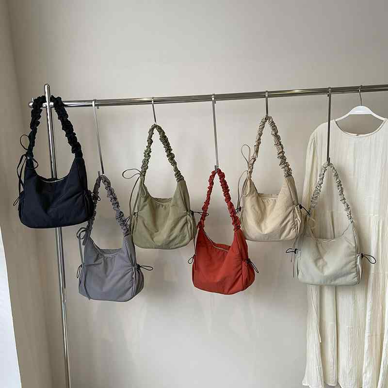 トートバッグ 女性用 春夏 ナイロン 布 手提げ 肩掛け 斜めがけ 抽? プリーツ 雲柄 中型 横型 方形 ジッパー ソフト 単肩 日常 通勤 街頭 潮流 シンプル 大容量 軽量 ?? ライニング 携帯袋 ジッパー隠しポケット 開口ポケット 橘色 ・柑其色