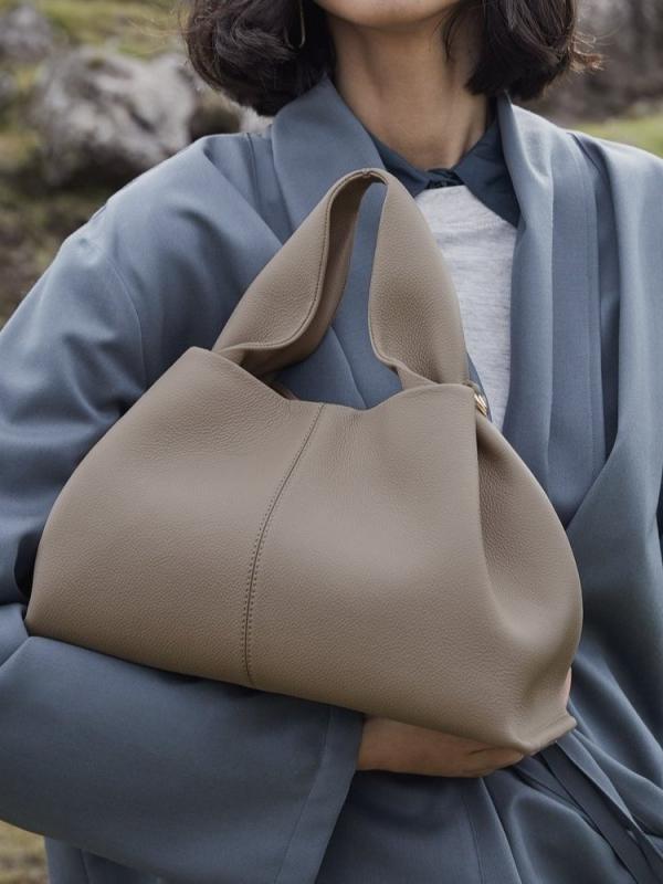 トートバッグ 女性用 かわいい クロスボディ ハンドバッグ 大容量 通勤 ソフトPU素材 ミディアムサイズ 饅頭型 磁扣開閉 車縫いステッチ ピンクホワイト ブラック グレー クロスボディストラップ 日常使い シンプル ベーシック 軽量 柔軟 インナーポ