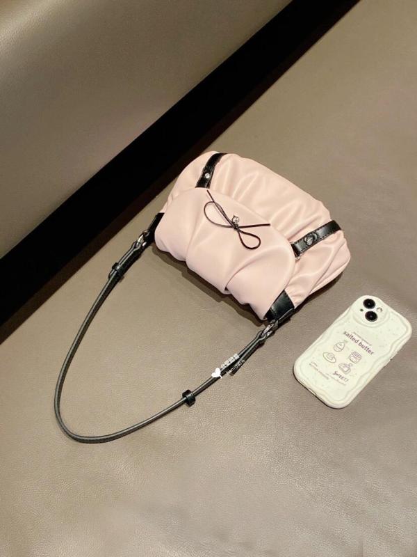 秋冬 女性用 ピンク ショルダーバッグ かわいい 単肩 斜めがけ 小さめ ハンドバッグ 雲型 デザイン 都市 シンプル スタイル 日常 使い 普段使い ソフト 素材 PU 合成皮革 楕円形 形状 磁石 開閉 ジッパー ポケット 内部 プリーツ 加工 ステ