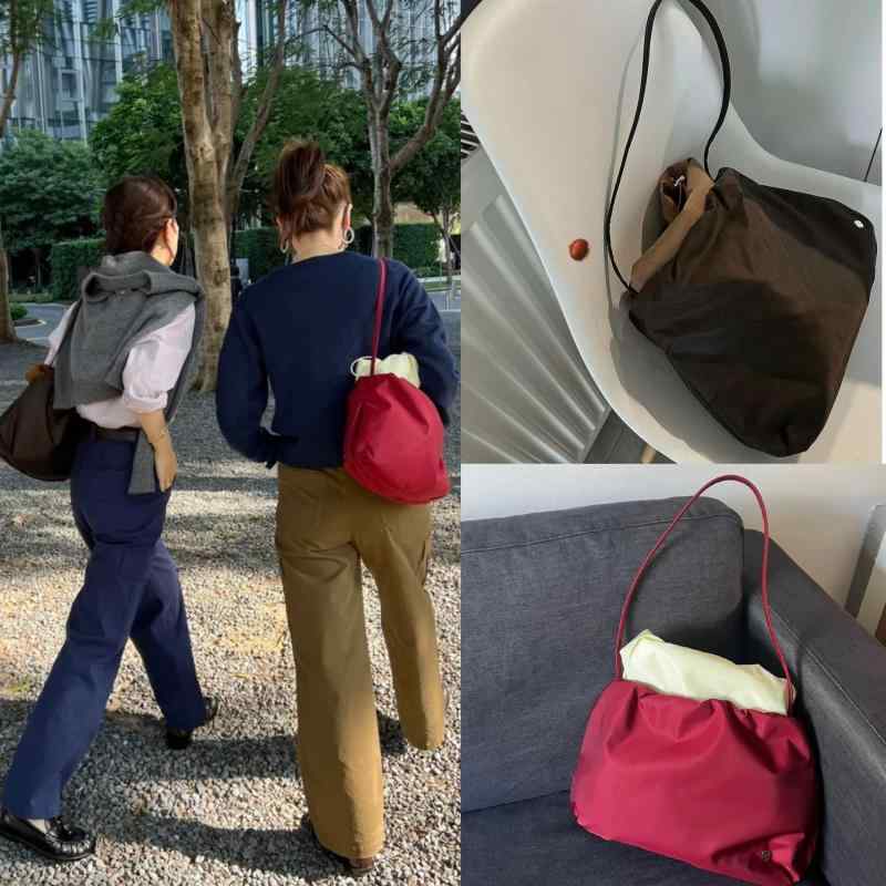 トートバッグ お上さん用 春夏 ナイロン 原料品 中型 横型 方形 シングル肩先 アクスラバッグ ドローストリング ホンブルグ帽 縫い目 うつり変わり 赤銅色 牛乳 杏色 赤 表どおり 流行り物 心地よい 表現スタイル 通い 普段使い走り 軽さ 納める 多役立つこと