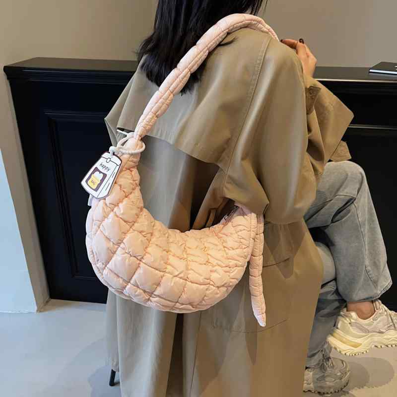 バッグ 女性用 春 饅頭型 ダウン トートバッグ 大容量 シングルショルダー 斜め掛け プリーツ 雲型 饅頭バッグ 街頭スタイル ポリエステル素材 ミディアムサイズ ステッチ ソフト ジッパー開閉 携帯ポケット 内ポケット 日常使い かわいい 軽量 白色