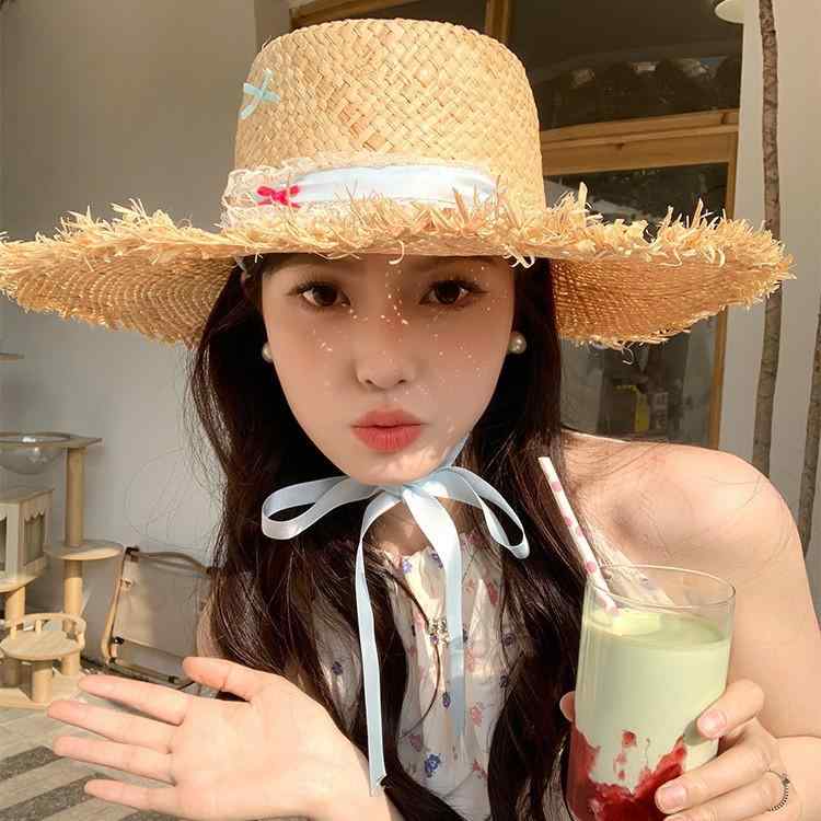麦わら帽子 女性用 夏 フラットトップ 大つば バタフライボウ 草編み 透気性 遮陽 防晒 海辺 旅行 バケーションハット シンプル カジュアル ファッション 通勤 手作り