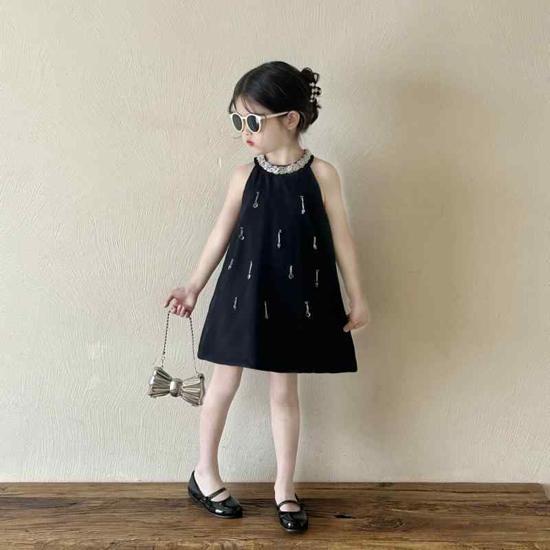 女の子 ワンピース ハングネック ラインストーン 装飾 黒 A字 スカート 夏 涼しい ポリエステル 混紡 3-8歳 女児 吊り帯 スタイル 韓国風 プリンセスドレス 誕生日 ドレス フォーマル ガールズ ワンピース かわいい デザイン 軽量 素材 ガー