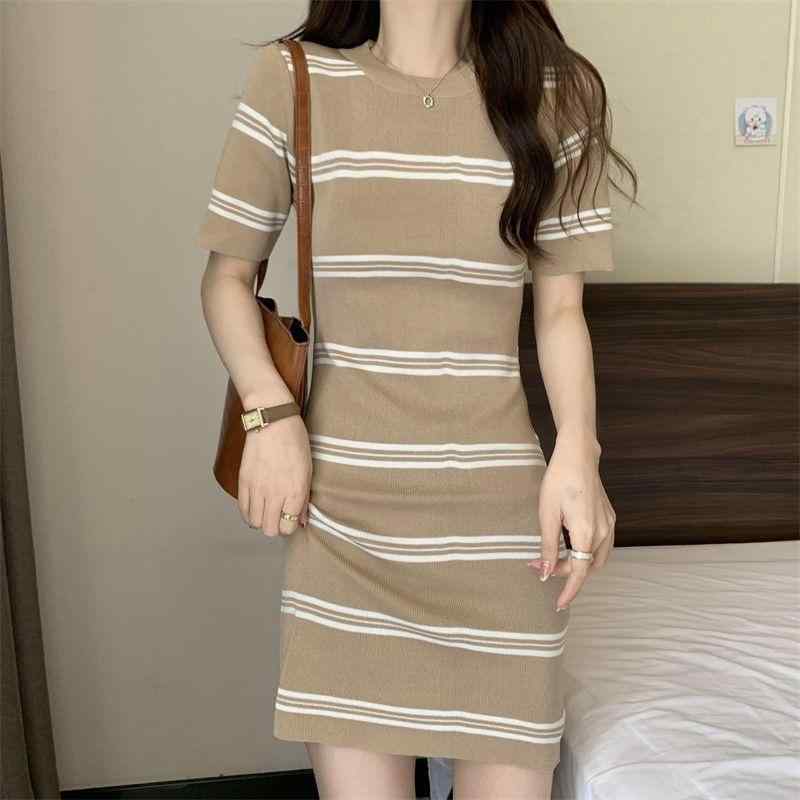 衣装 成人女性用 韓国風 流行り物 縞模様柄 短袖 編み物 夏 丸首 日常 基本理念 表現スタイル か細い 相応う 短かめ スコート 黒 白 青 ?色 低腰 純色 分かりやすい 日韓 休? ?? 単品 長袖 秋場 均?(x10)