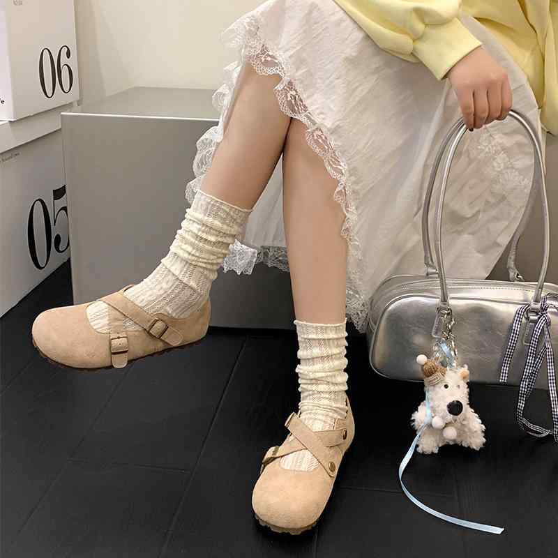 お上さん用 勃肯シューズ 丸頭 むすび付ける革 低・悉 大型はしけ 面チャック 軽さ 低跟 へばり着く底 超繊内里 日常 通じる 春夏 秋 杏色 焦糖 オール時節 通い 普段使い走り 出で立つ 愛くるしげ 分かりやすい 百搭 心地よい 履き気味合い 好いたらしい 動き分かりやすい