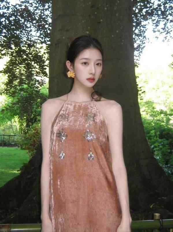 衣装 お上さん用 無袖 吊り首 肩出し A生産ライン ロングスコート 艶っぽい 風呂敷き包み御居処 花柄 草木柄 立体刷り上げる オレンジ色 春夏 軽さ ゆったり腰回転運動 か細い成り行き 通い 会う約束 普段使い