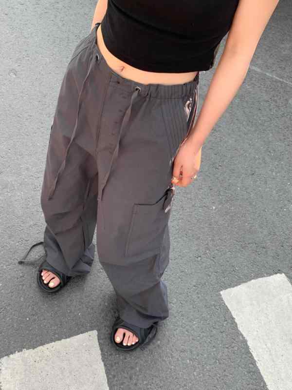 カーゴパンツ レディース 表どおり系 レトロ ゆったり 紐付き ギャザー 引っ切り無い 広々とした影ぼうし 衣嚢付き添い人 心地好い 普段使い走り 春夏用 綿 街着 伸縮性なし 春夏