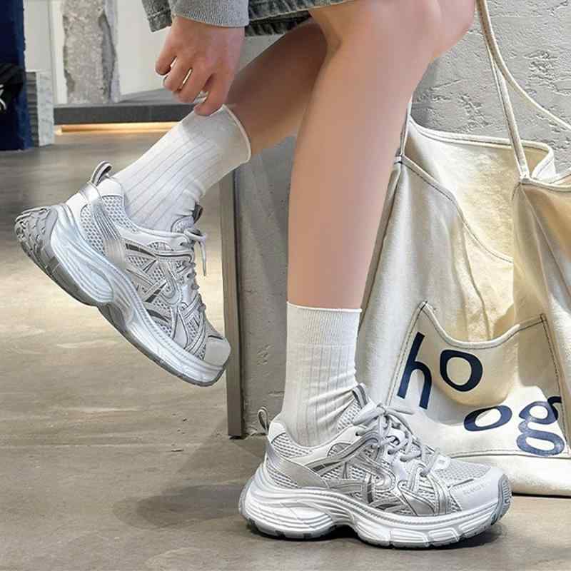 スニーカー レディース 厚底 通気性 好いたらしい 心地よい 軽さ 運動すること靴 薄墨色 白 銀 2025 春新作