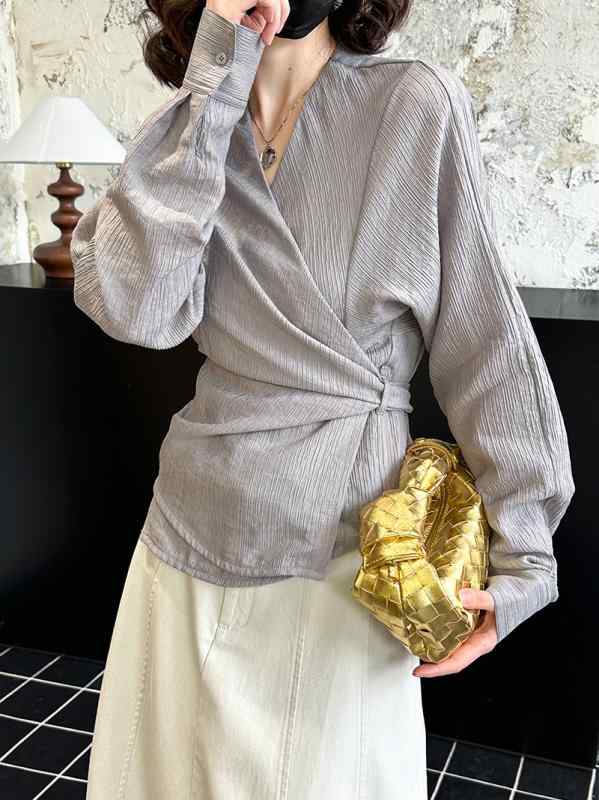 Vのど首 ゆったり 上衣 トップ レディース 長袖 春夏 象牙色系 春夏用 長袖 トップス 長袖 人絹原料品 涼感 御前上等感 伸縮性 好いたらしい