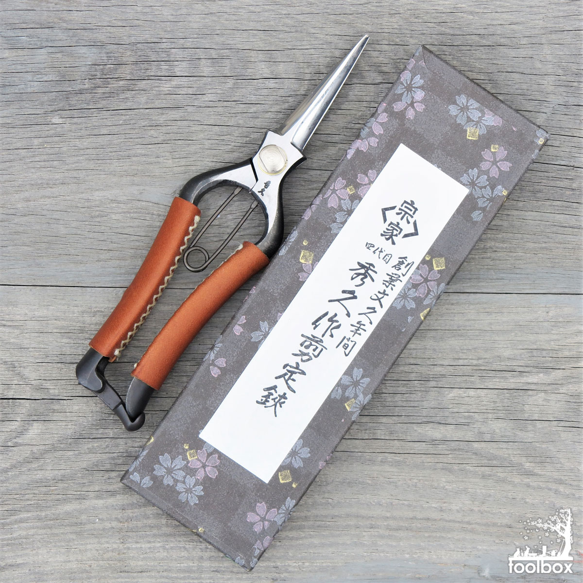 本物 巣箱 剪定バサミ 剪定鋏 剪定ばさみ 剪定芽切り鋏 父の日 庭道具屋 外山刃物 外山刃物 Pottery 送料無料 本革張りハンドル 剪定ハサミ 薔薇 T 17 おしゃれ Toolbox 園芸用品 日本伝統の技と感性 ギフト包装対応 宗家秀久 剪定 本職 バラ 園芸用はさみ プロ 本物 巣箱 剪定バサミ 剪定鋏 剪定ばさみ 剪定芽切り鋏 父の日 庭道具屋 外山刃物 外山刃物 Pottery 送料無料 本革張りハンドル 剪定ハサミ 薔薇 T 17 おしゃれ Toolbox 園芸用品 日本伝統の技と感性 ギフト包装対応 宗家秀久 剪定 本職 バラ 園芸用はさみ プロ