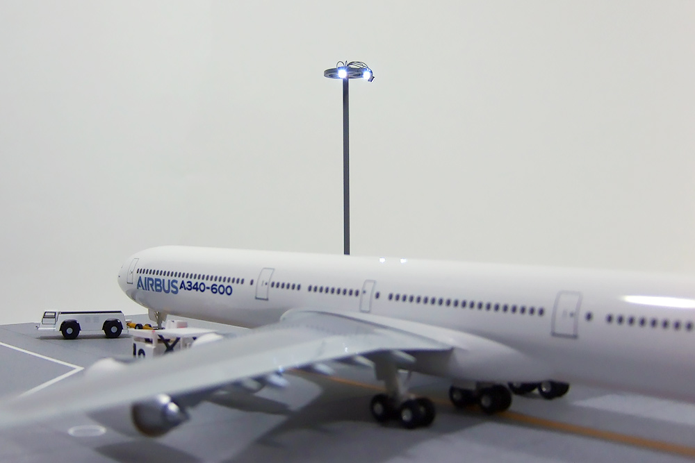楽天市場 Roteiro4 03 空港エプロン 駐機場 Led組込式ライトアップセット 1 0スケール用 受注生産 デルタグルーヴ Delta Groove 飛行機 模型 完成品 R4 03 航空機模型ｔｏｐｇｕｎトップガン