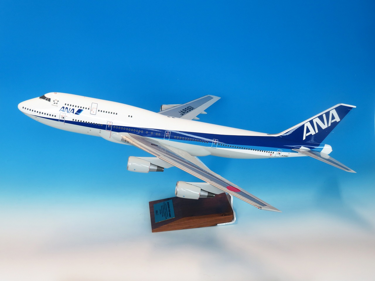 全日空商事 NH00124 1/100 787-8 JA801A 特別塗装 全日空商事 NH00124 1/100 787-8 JA801A 特別塗装 - メルカリ