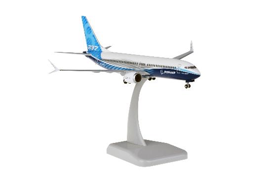 ボーイング 737 MAX 8 ボーイング社 ハウスカラー 19年バージョン （ギア・スタンド付属） 1/200 ※プラ製 2020年9月25日未掲載品 hogan Wings/ホーガンウイングス飛行機 / 飛行機模型 / 模型 / 完成品 / 完成品模型 [11267GR]｜航空機模型ＴｏｐＧｕｎトップガン