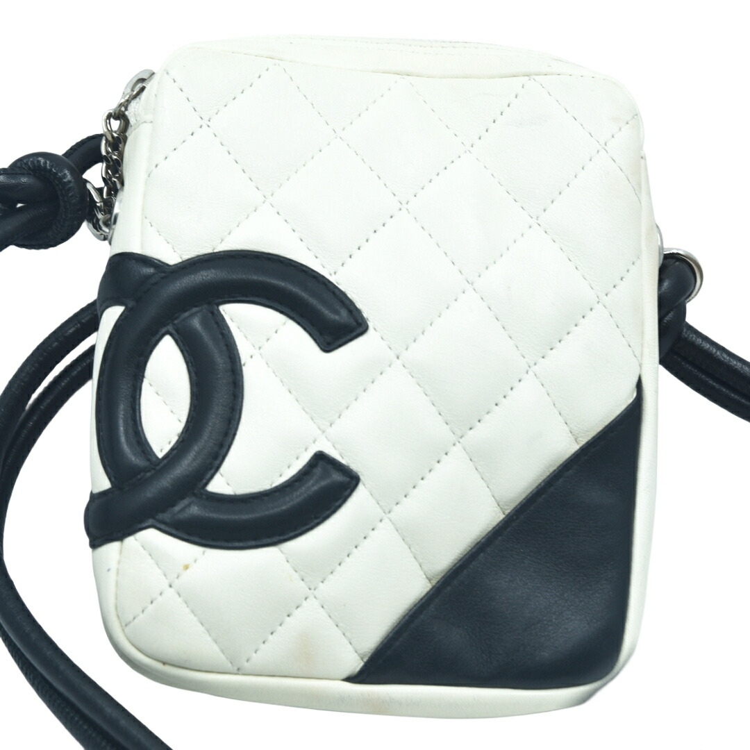 シャネル CHANEL カンボンライン ショルダーバッグ  A25177 ホワイト レザー レディース ブランドバッグ／ブランド鞄 ／ショルダーバッグ／肩掛けバッグ／斜めがけバッグ／クロスボディバッグ／メッセンジャーバッグ 【中古】