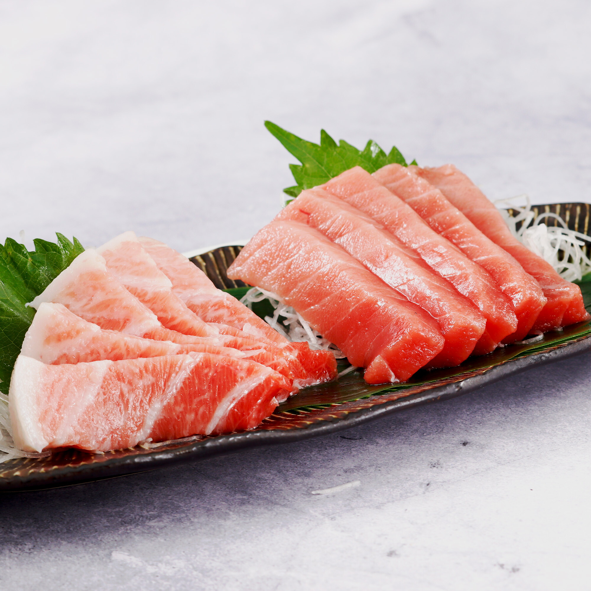 送料無料　ギフト 本まぐろ大トロ（約100g）・中トロ（約200g）セット　お刺身用湯浅醤油付　クール冷凍便 ※北海道・沖縄県は送料+1200円