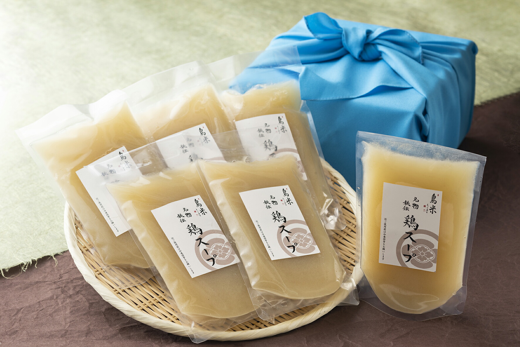 コラーゲンたっぷり！鶏専門の老舗料亭 京料理鳥米の秘伝鶏スープ（400ml×6パック）【熨斗対応・送料無料】風呂敷包み・進物 贈答用 / 化学調味料不使用 鶏がらスープ コラーゲンスープ 水炊き / 京都府京都市 料亭 とりよね 老舗の逸品 / ギフト・お誕生日・母の日