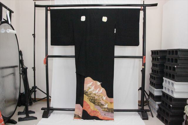 訳あり実店舗キャリー在庫 正絹黒留袖 黒（つる&times;松） 正装 結婚式 着付けの練習 送料無料 送料込み｜浴衣 七五三 安売り天国とせん