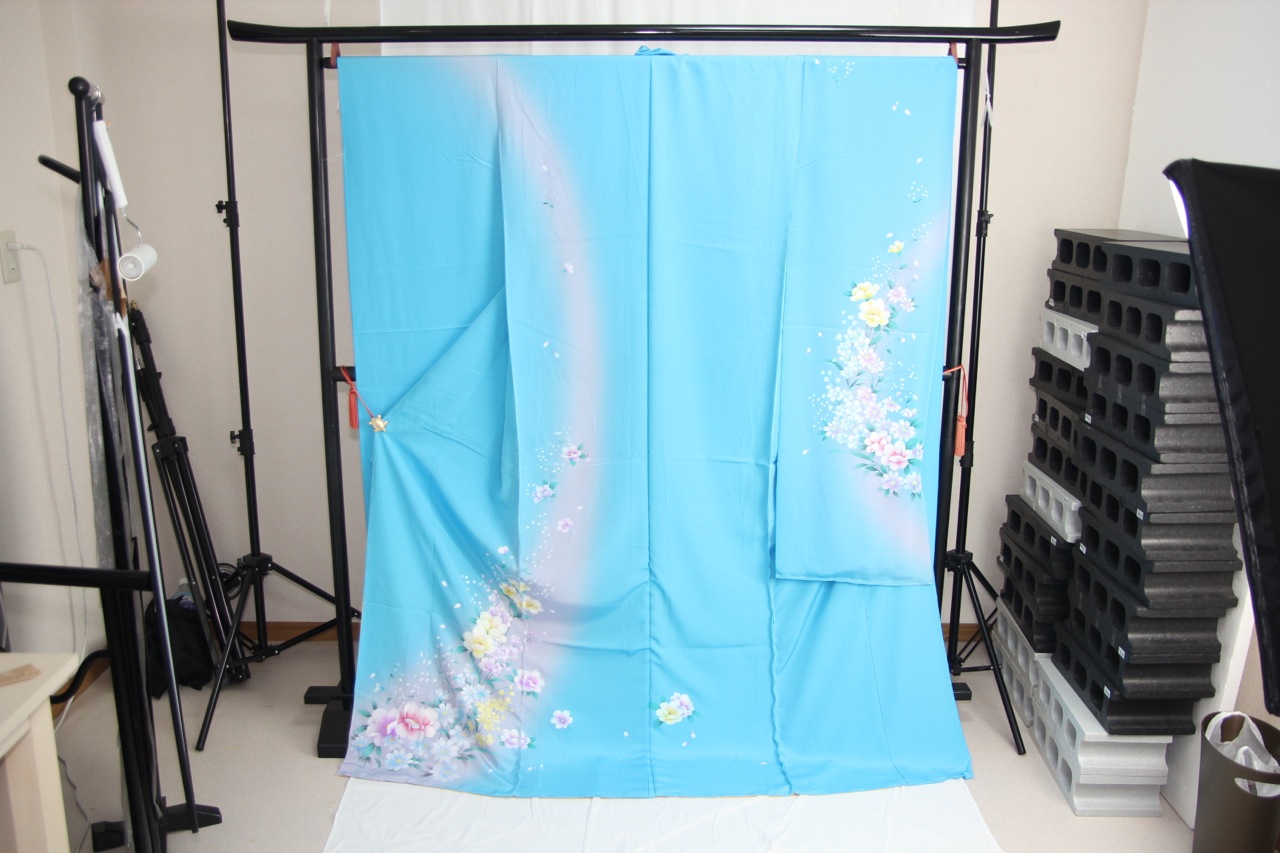 着物 休日限定 成人式 水色 藤色 マーガレット 花 かすみ草 正絹振袖 訳あり店舗キャリー在庫 着付け 送料込み 送料無料 トッカ お稽古 Anthonymoore Co