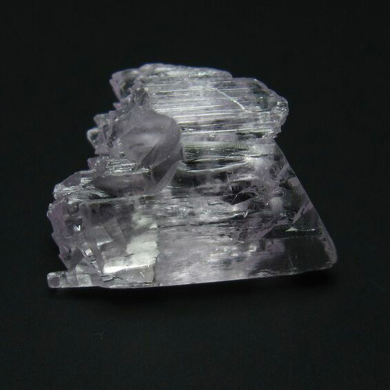 楽天市場】クンツァイト リチア輝石 結晶 原石最高級【約11.7g
