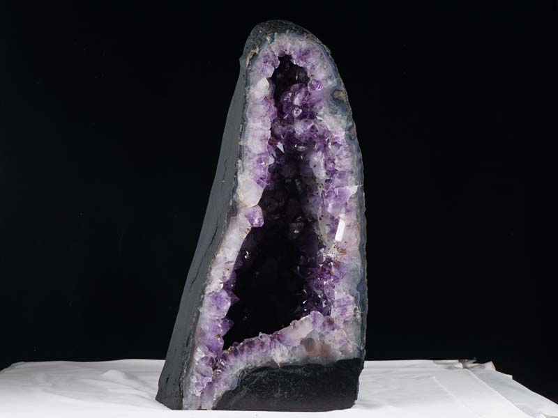 オシャレ カルサイト・イン・アメジストドーム✨原石 Amethyst 紫水晶