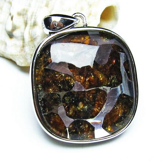 パラサイト 隕石 ペンダント オリビン 石鉄隕石 ペンダントトップ Pallasite Meteorite pendant メテオライト パワーストーン 天然石 一点物 [送料無料] 112-9010