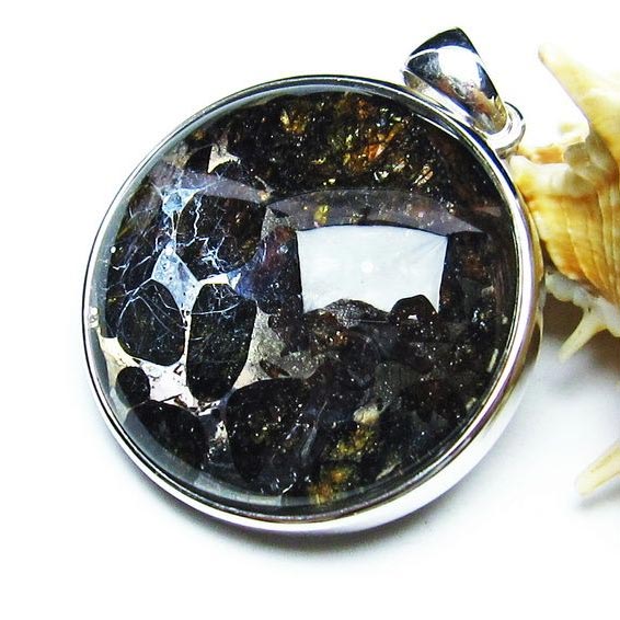 隕石 パラサイト 隕石 ペンダント pallasite meteorite オリビン メテオライト 石鉄隕石 pendant ペンダントトップ パワーストーン 天然石 一点物 送料無料 112-9115