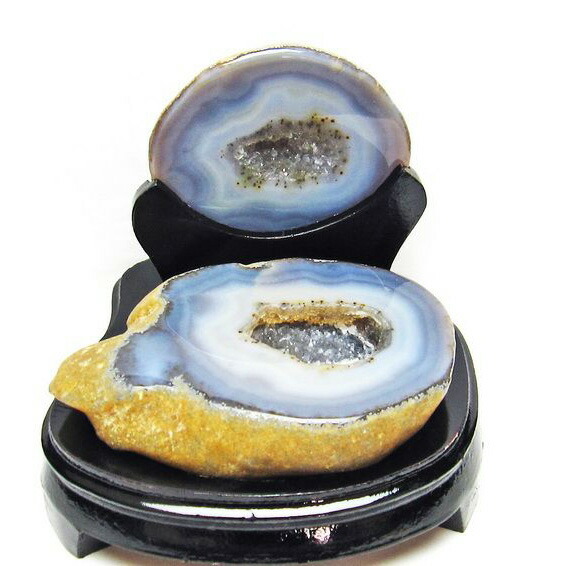 1.8Kg トレジャーメノウ アゲート 財宝メノウ 聚宝盆瑪瑙 agate ジオード 原石 アゲット 瑪瑙 置物 龍穴 風水 開運 台座付属 一点物 [送料無料] 175-1015