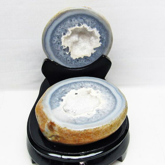 1.5Kg トレジャーメノウ アゲート 財宝メノウ 聚宝盆瑪瑙 agate ジオード 原石 アゲット 瑪瑙 置物 龍穴 風水 開運 台座付属 一点物 [送料無料] 175-1021