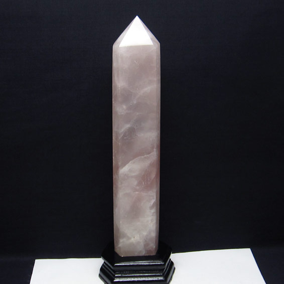 1.3Kg ローズクォーツ ポイント 六角柱 台座付属 rosequartz ばら石英 パワーストーン 天然石 送料無料 一点物 152-2625
