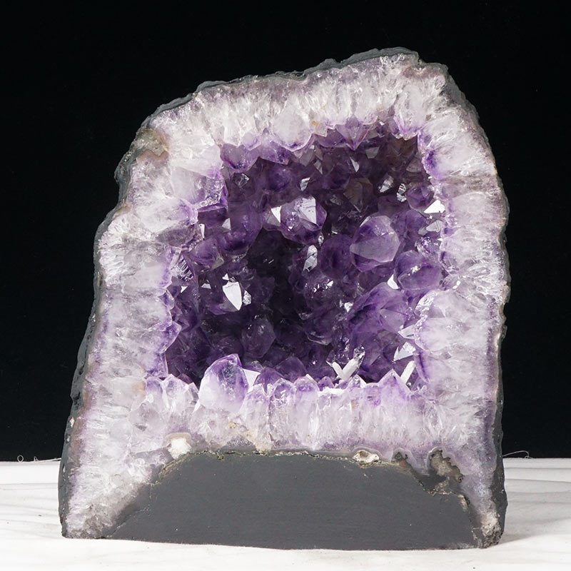 アメジストドーム 13.7Kg ブラジル産 アメジスト 原石 ジオード amethyst 晶洞 アメジストカペーラ 開運 風水 dome 玄関 パワーストーン 天然石 一点物 送料無料 174-1948｜天然石・パワーストーンの東昇