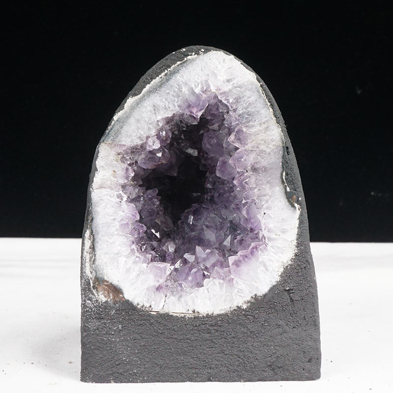 アメジストドーム 1.3Kg ウルグアイ産 原石 ミニ アメジスト ドーム amethyst 卓上サイズ 晶洞 ジオード 原石 玄関 アメジストカペーラ 天然石 風水 開運 浄化 dome 一点物 送料無料 174-2050｜天然石・パワーストーンの東昇