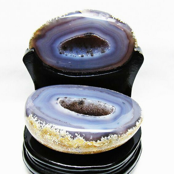 2.3Kg トレジャーメノウ 台座付属 アゲート 財宝メノウ 聚宝盆瑪瑙 agate ジオード 原石 瑪瑙 置物 龍穴 パワースポット 風水 開運 一点物 送料無料 175-1429