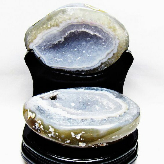 3Kg トレジャーメノウ 台座付属 アゲート 財宝メノウ 聚宝盆瑪瑙 agate ジオード 原石 瑪瑙 置物 龍穴 パワースポット 風水 開運 一点物 送料無料 175-1469