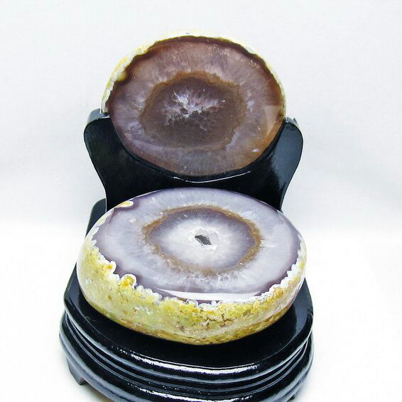 2.2Kg トレジャーメノウ アゲート 財宝メノウ 聚宝盆瑪瑙 agate ジオード 原石 瑪瑙 置物 龍穴 パワースポット 風水 開運 台座付属 一点物 送料無料 175-1515 10,693円