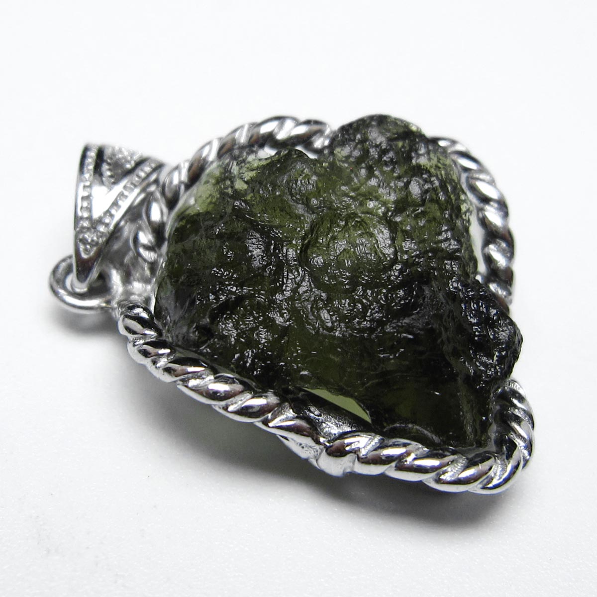 モルダバイト ペンダント 原石ペンダント moldavite pendant 天然ガラス モルダウ石 ペンダントトップ メンズ レディース 一点物 送料無料 199-409