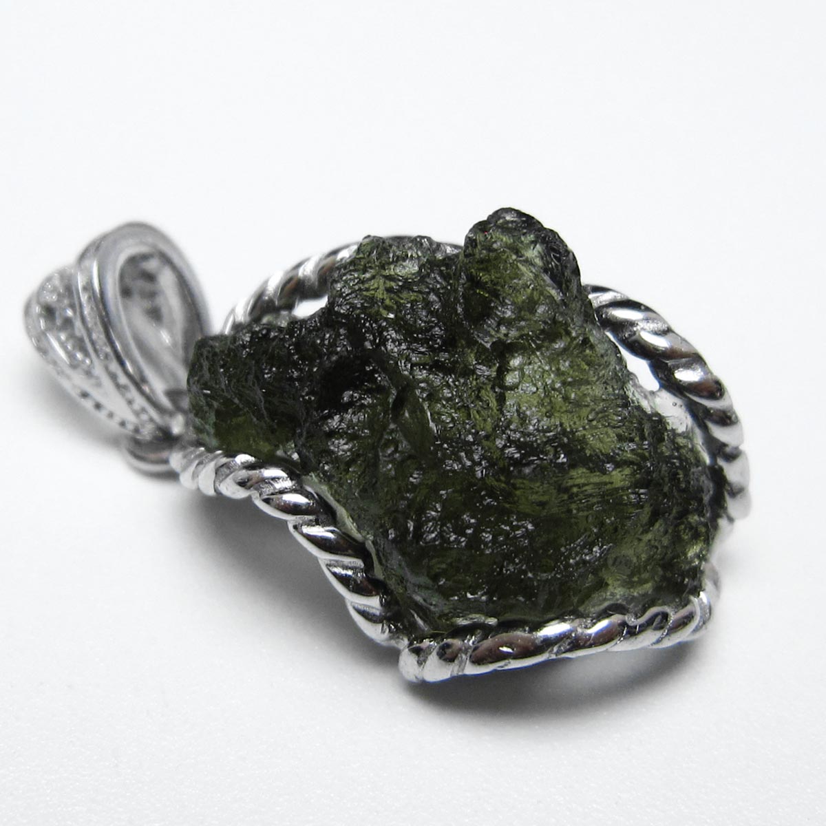 モルダバイト ペンダント 原石ペンダント moldavite pendant 天然ガラス モルダウ石 ペンダントトップ メンズ レディース 一点物 送料無料 199-410