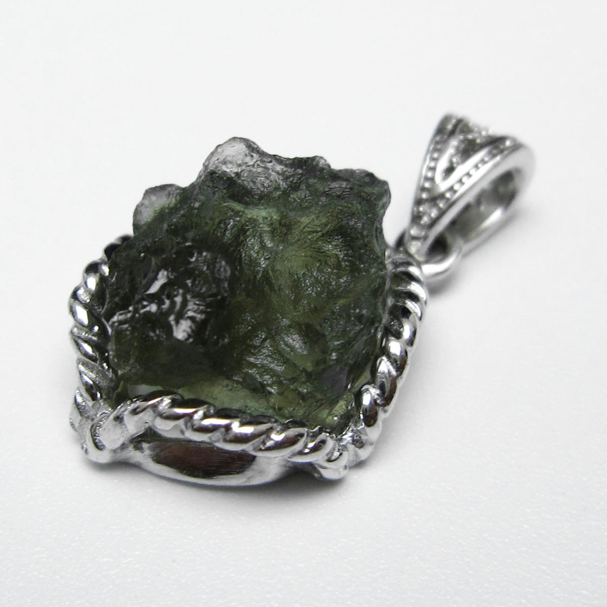 モルダバイト ペンダント モルダウ石 ペンダントトップ 原石 moldavite pendant 天然ガラス メンズ レディース 一点物 送料無料 199-484